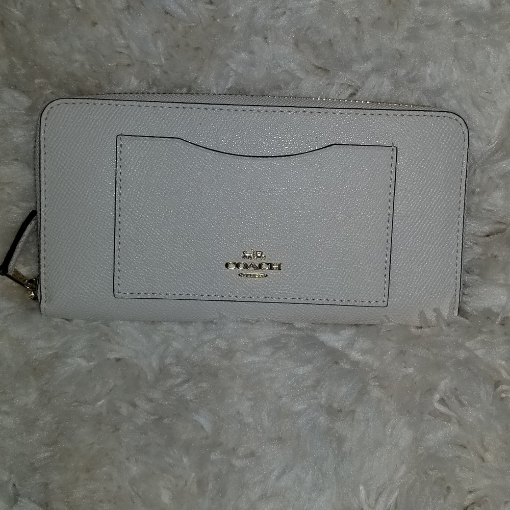 Coach Ziparound Wallet W/Front I.D. Pocket in Chal